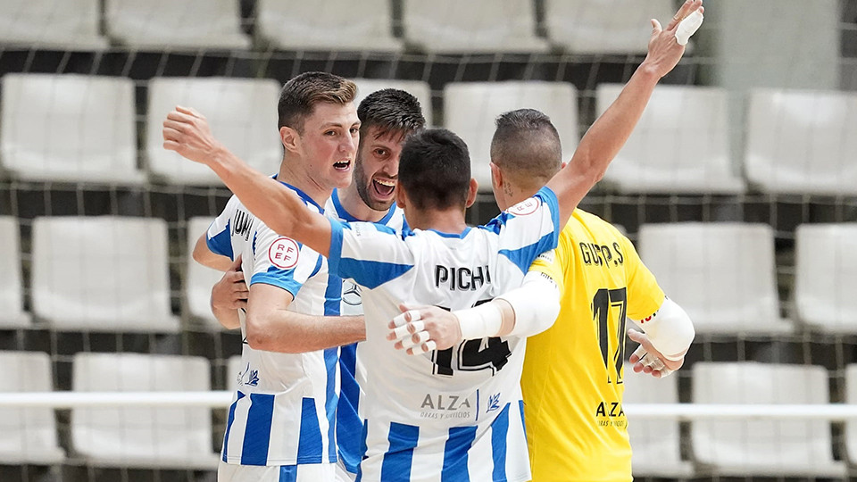 Los jugadores del CD Leganés celebran un gol.