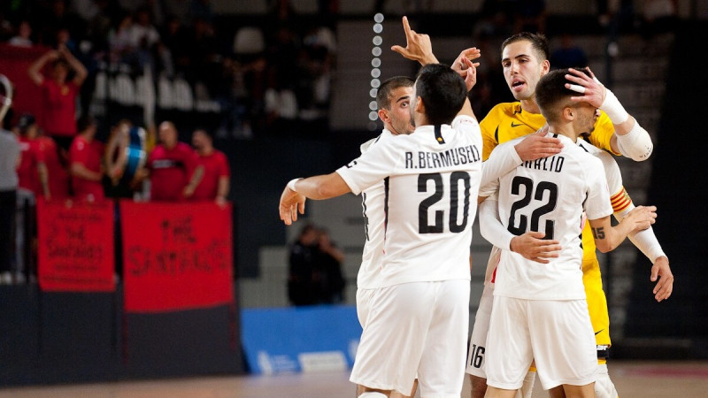 Los jugadores de Industrias Santa Coloma festejan un gol