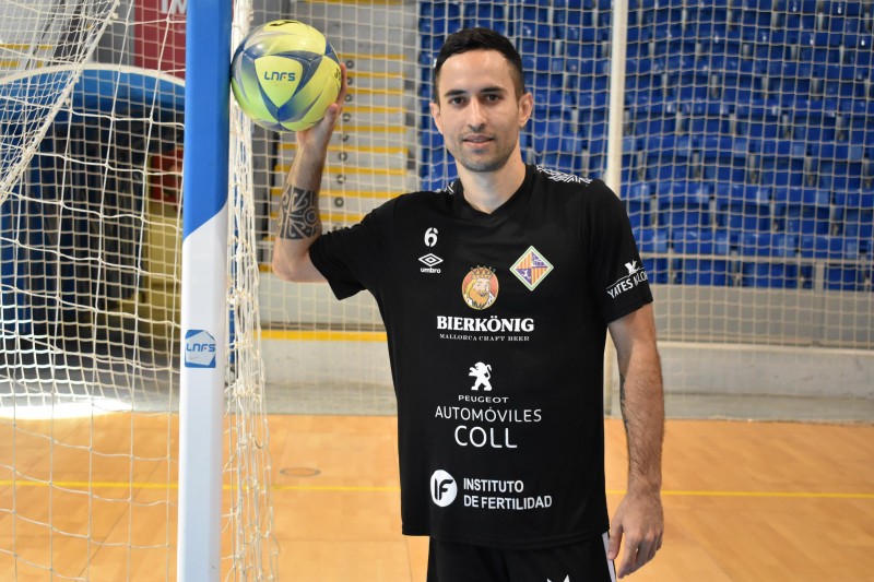 Joao posa en Son Moix.