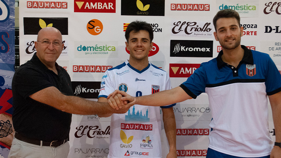 Adrián Rivera, presentado como nuevo jugador de AD Sala 10
