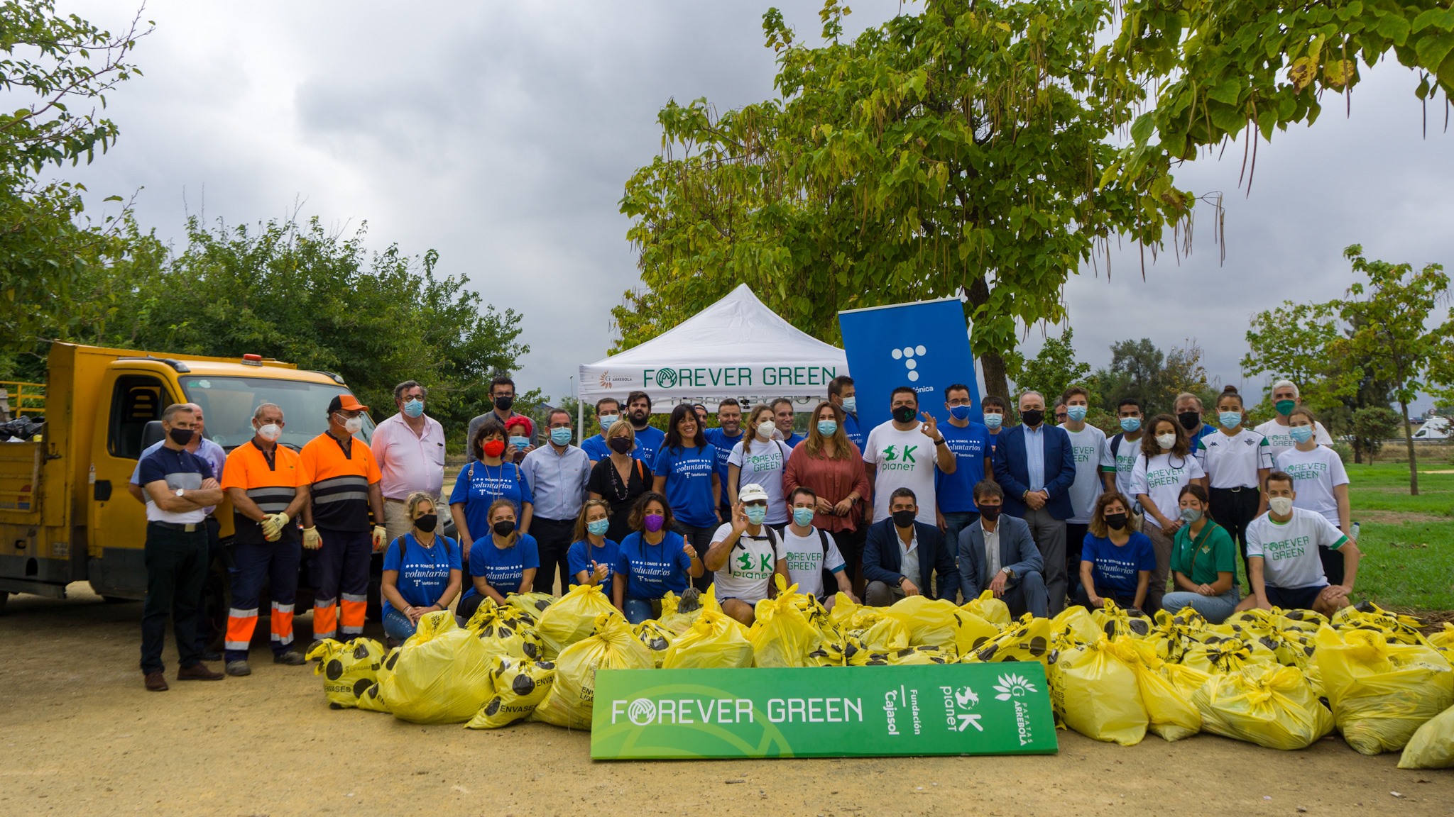 Forever Green organises a clean-up day in green areas of Seville 