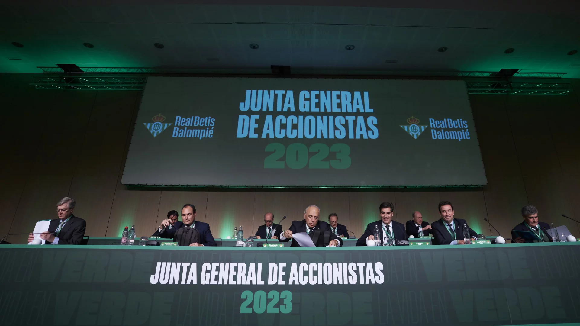 Le Real Betis réduit son capital de 2,2 millions d'euros par le biais de rachats d'actions Le tribunal annule une augmentation de capital de 2017 du Real Betis ; le club rachète 36 869 actions pour régulariser sa situation.