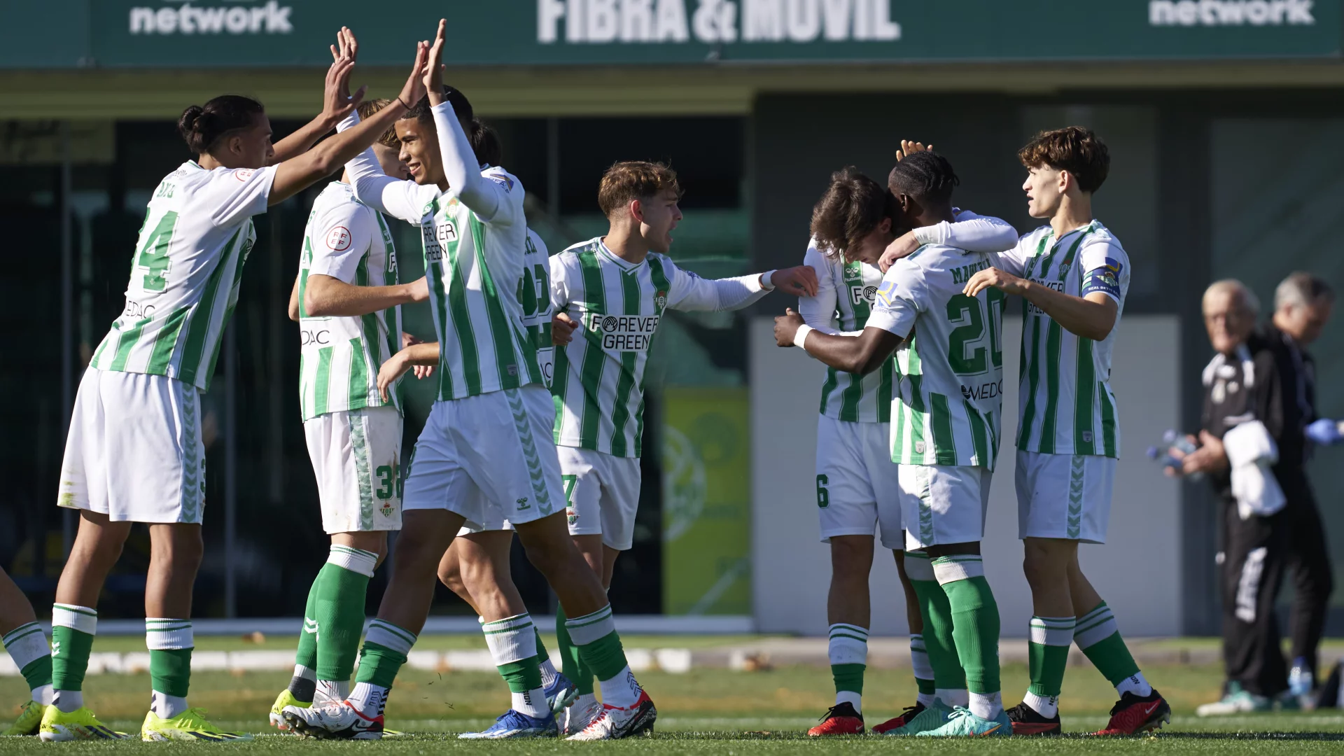 Real Betis Academy :  Le club verdiblanco pose ses valises au Chili Le club verdiblanco a annoncé l'extension de son programme internationale au Chili avec l'ouverture d'un siège dans une ville proche de la capitale.