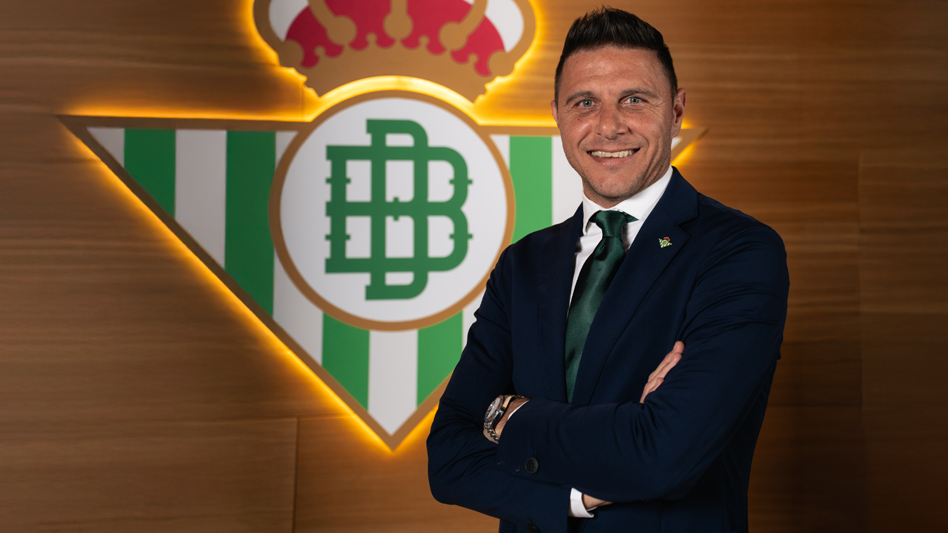 Joaquin joins Real Betis' board.