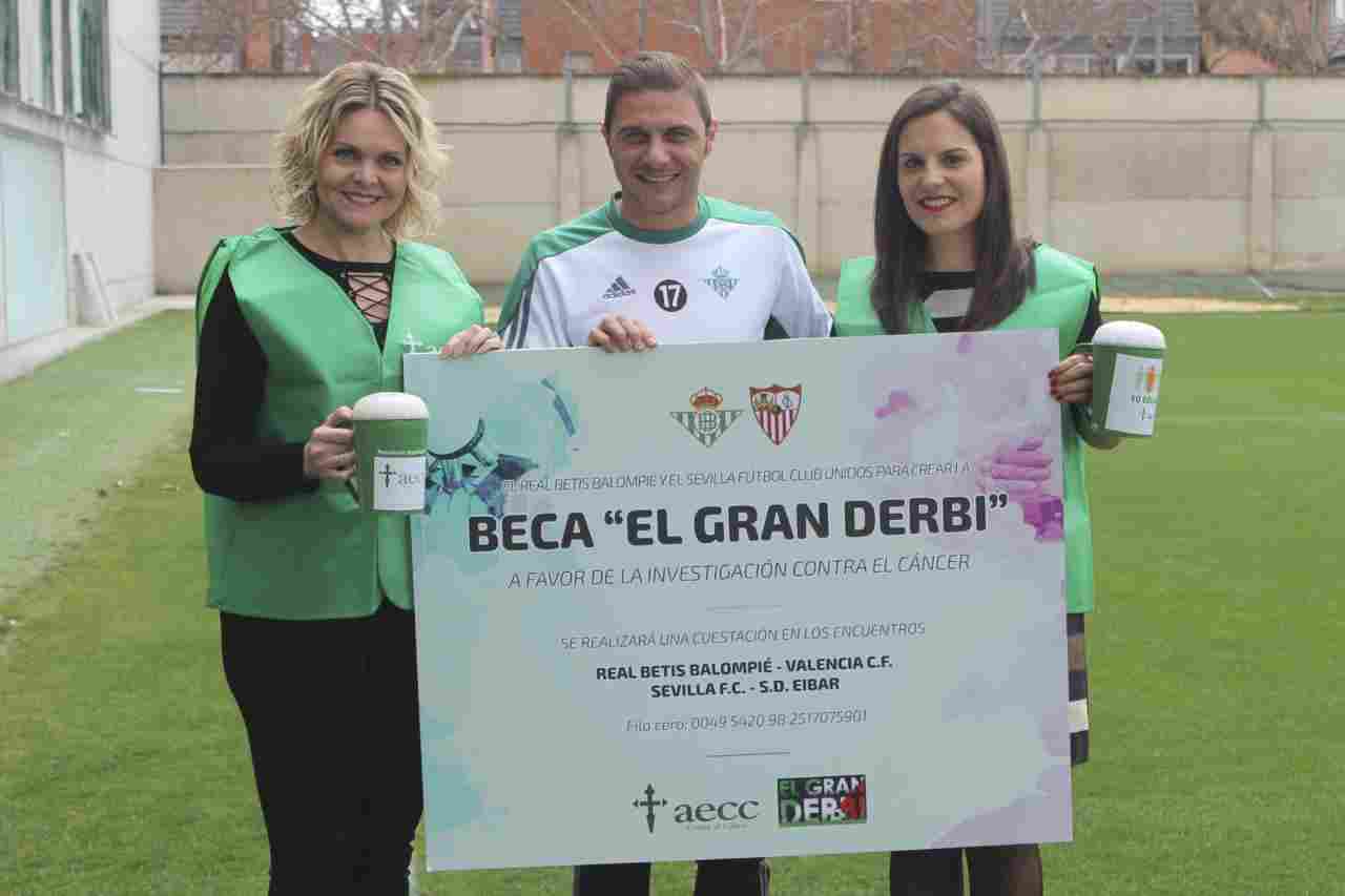 Sevilla. Sorteo de Camiseta y Balón del Real Betis Balompié