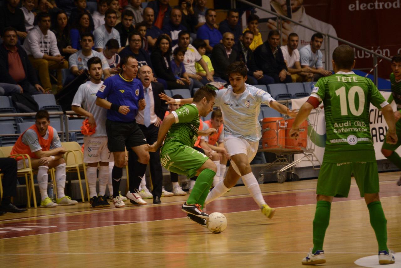 EL CD UMA ANTEQUERA RECIBE AL SANTIAGO FUTSAL NECESITADO DE PUNTOS PARA ESCALAR POSICIONES HACIA LA PERMANENCIA