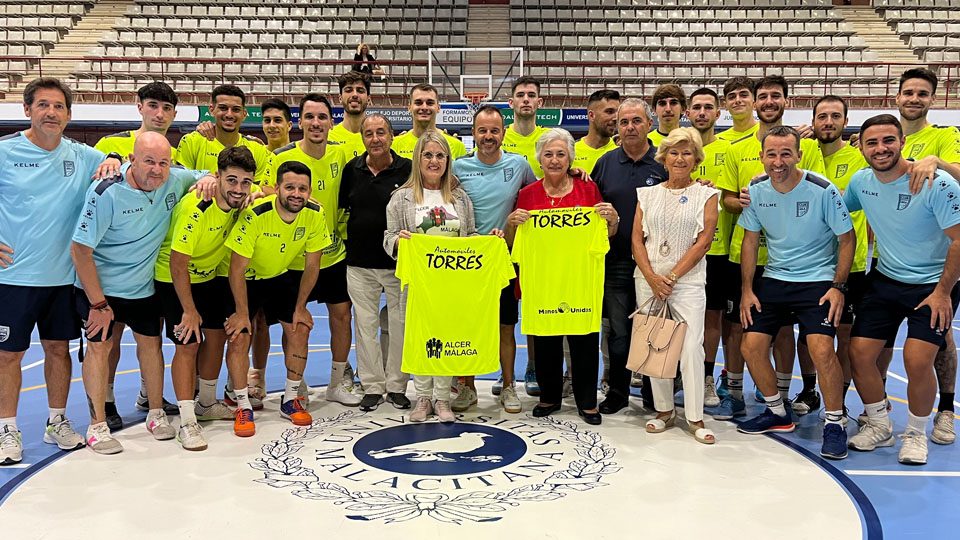 Triunvirato solidario del CD UMA Antequera junto a Manos Unidas y ÁLCER Málaga