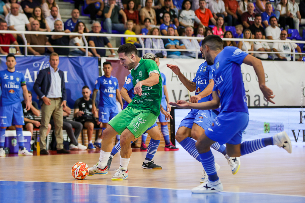 La pelota no quiere entrar y los puntos se quedan en Valdepeñas (5-2)