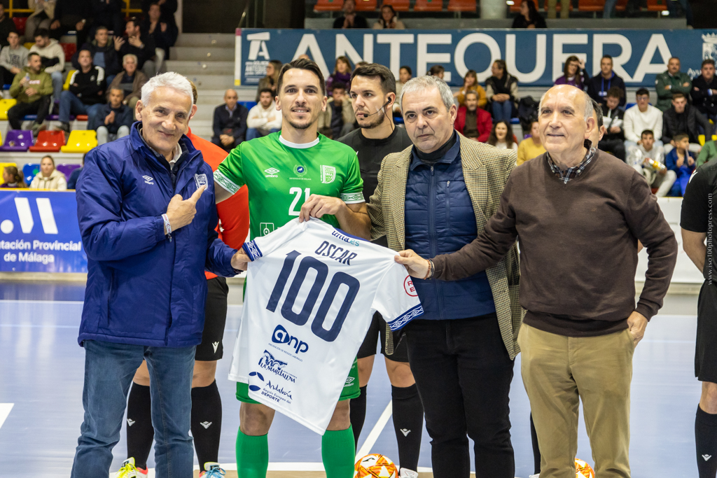Óscar alcanza los 100 partidos en Primera División